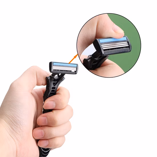 D323L Triple Blade Feature and Men Face Use Disposable Razor